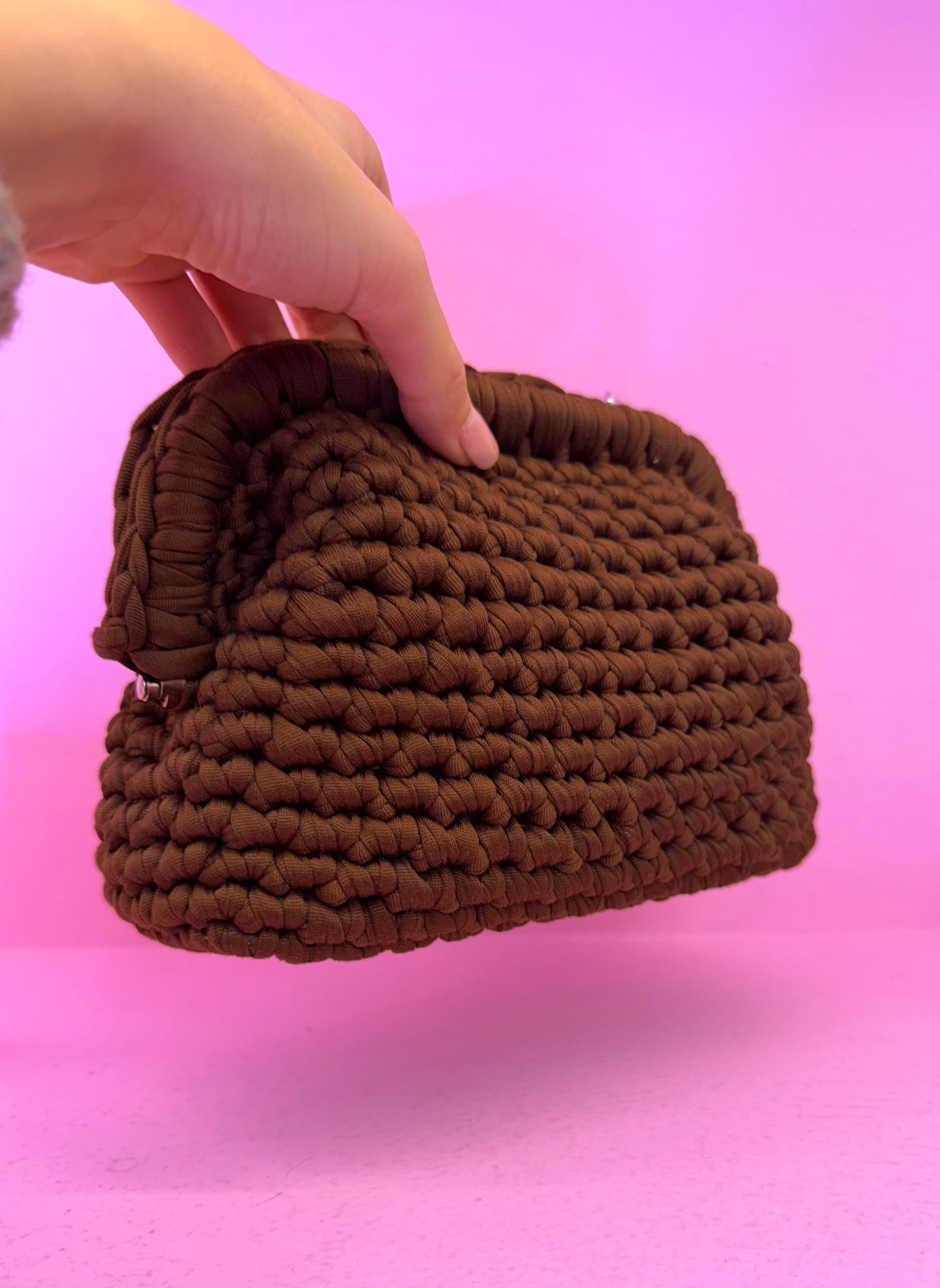 Borsa uncinetto clutch marrone