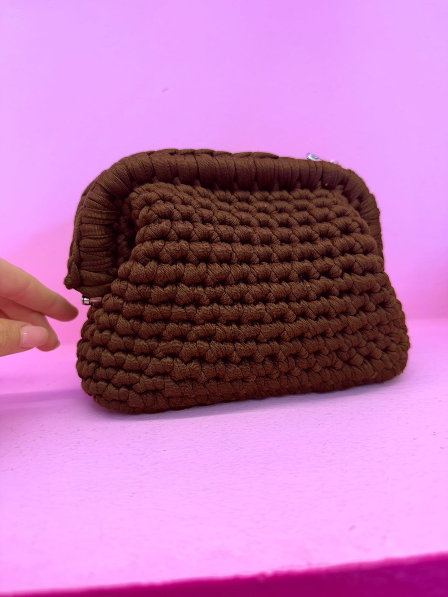 Borsa uncinetto clutch marrone