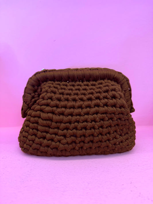 Borsa uncinetto clutch marrone